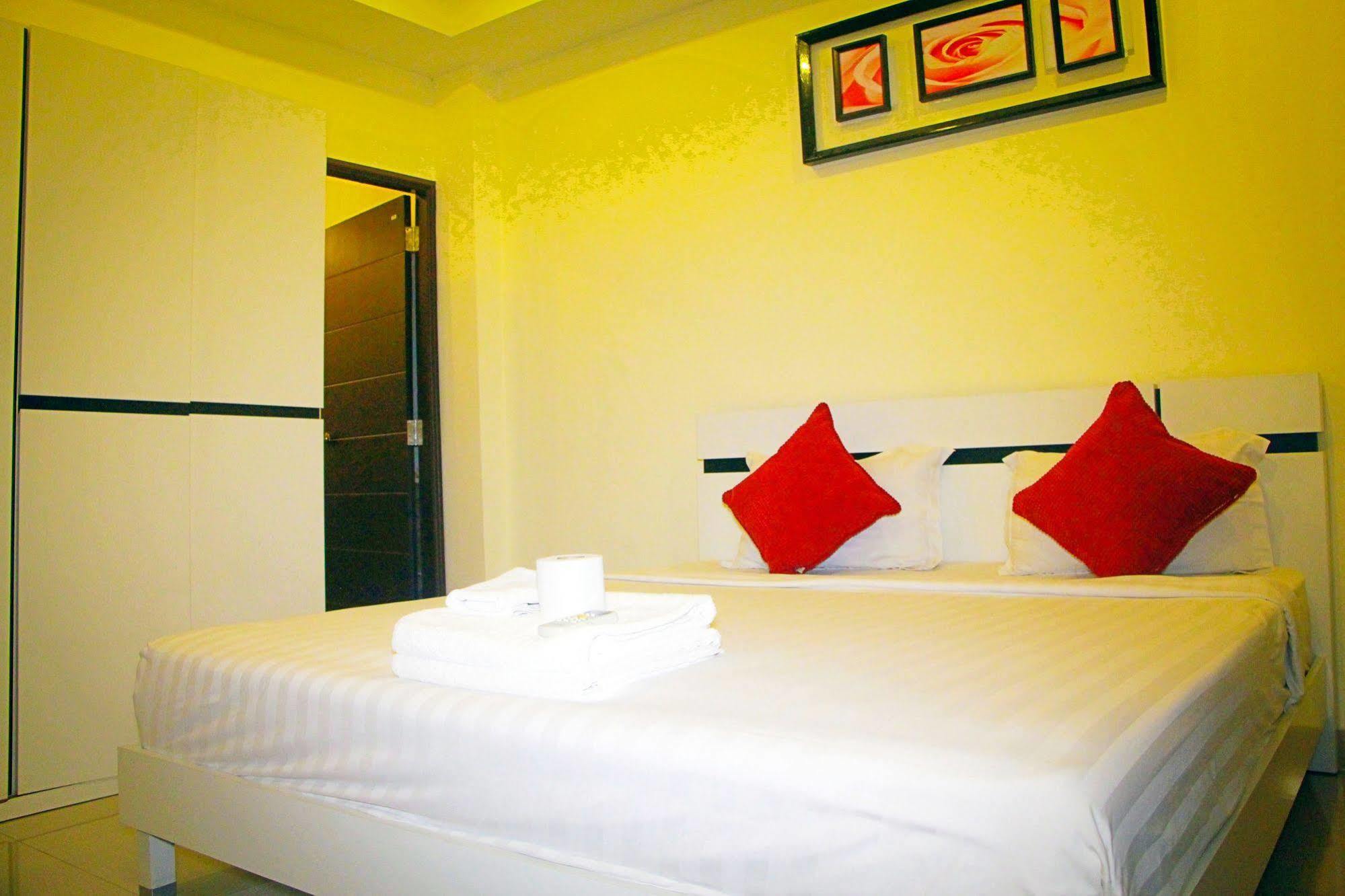 Royal Q & D Suites Pattaya Exterior foto